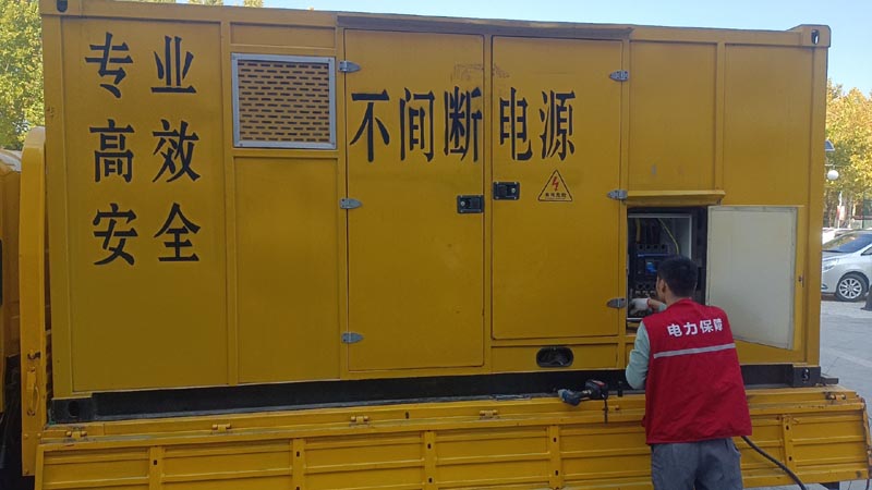 平阴柴油发电机组和UPS电源配合使用时，如何避免切换过程中的电力中断？