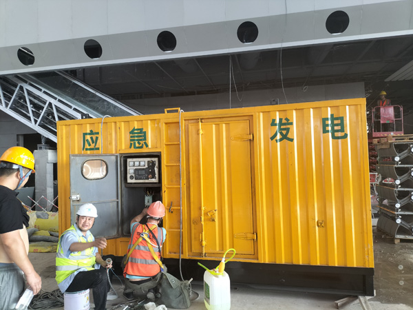 平阴怎样判断空气滤清器是否需要更换？