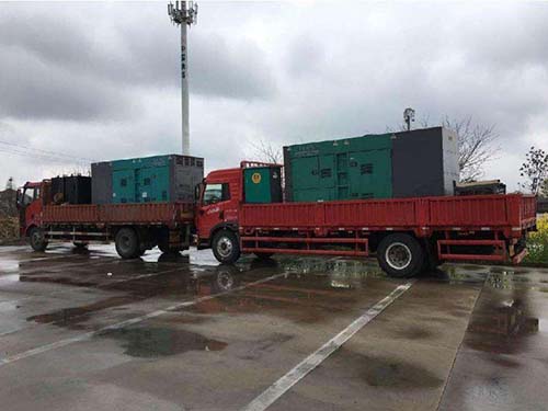 平阴涂抹密封胶后，需要等待多长时间才能安装水冷式机油散热器密封件？